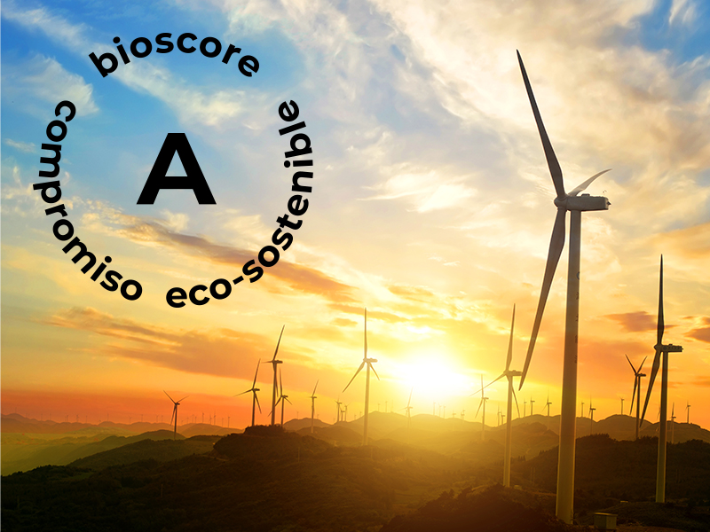 Foto con molinos eólicos, una puesta de sol y el logo de Certificado A de Sostenibilidad de Bioscore